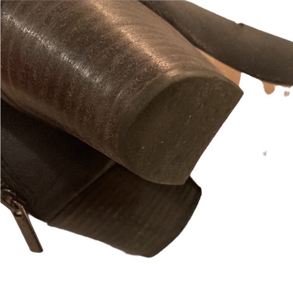 Aquatalia Marvin K Freida Black Leather Laser Cut Ankle Boots 8.5 - Picture 7 of 12